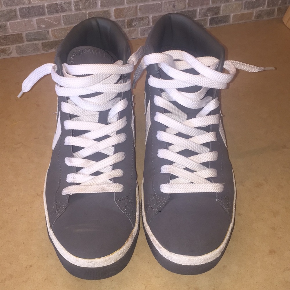 Used hightop converse men’s grey and white